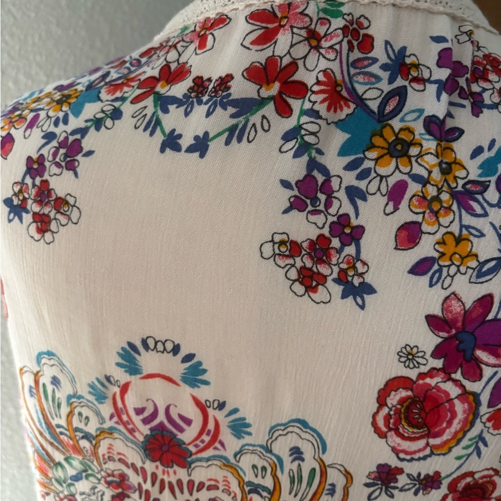 Beautiful Floral Kimono Lace Detail Bila Final Sale - Picture 10 of 10